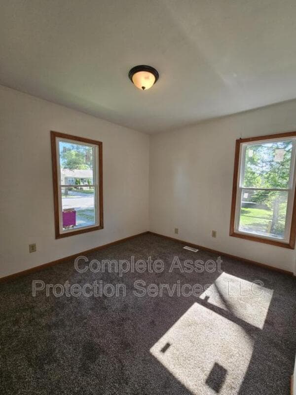 Highland House: 2430 81st St
