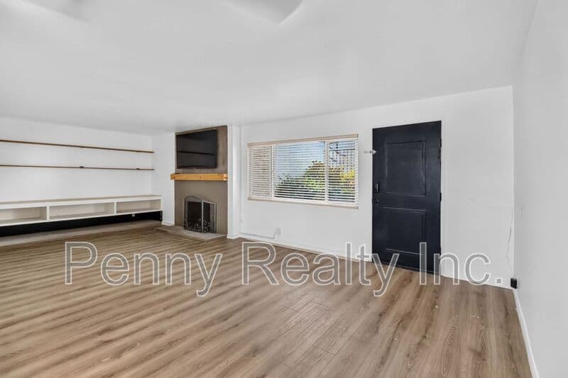 Escondido Condo: 806 E 4th Ave.