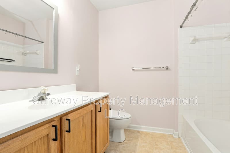 Burlington Townhome: 15 Guilford Place