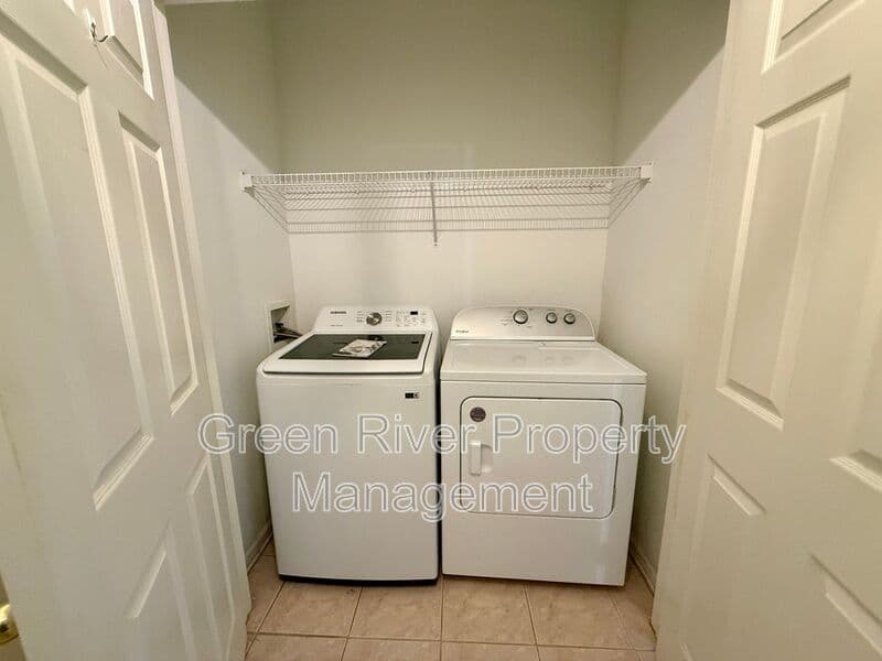 Jacksonville House: 10550 Baymeadows Road
