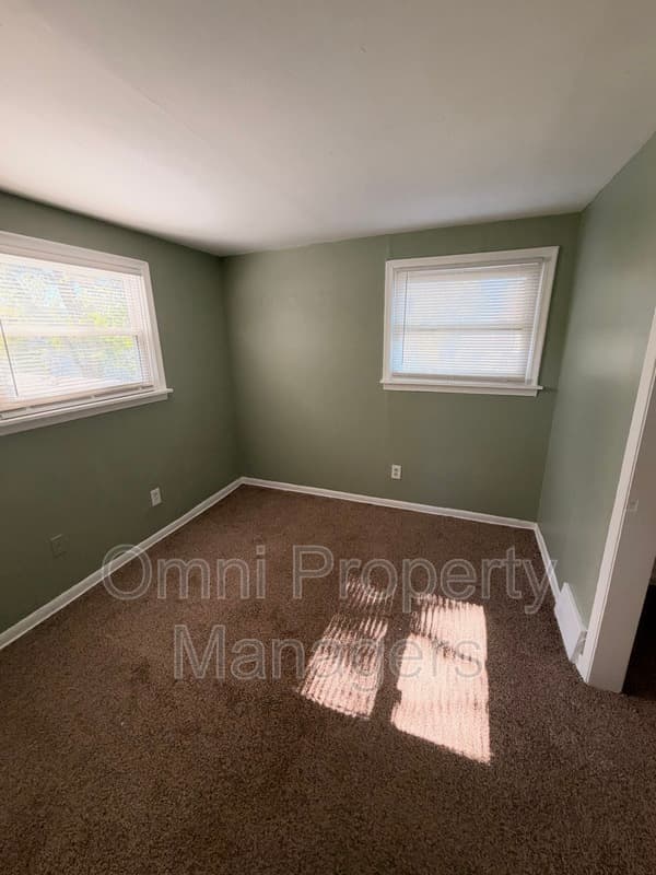 Warren House: 8494 Studebaker Ave