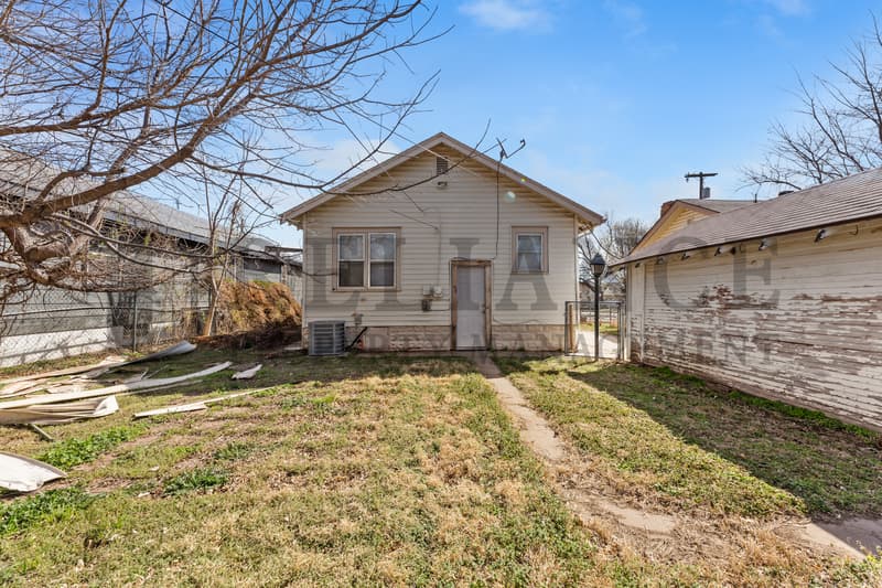 Wichita House: 1011 South Marys Drive