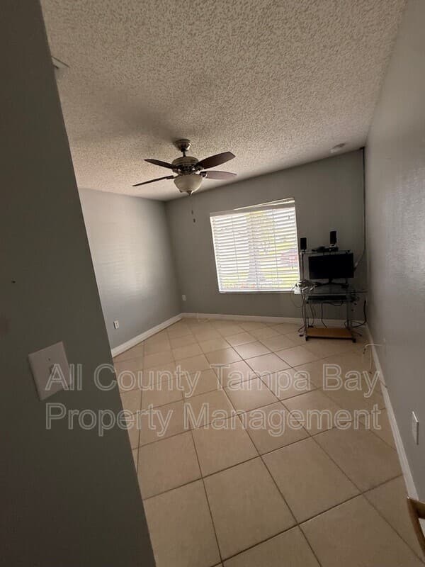 Riverview House: 11747 Lynmoor Dr