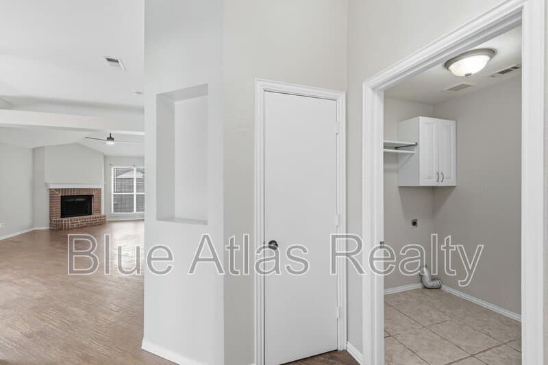 Little Elm House: 1012 Waterview Drive