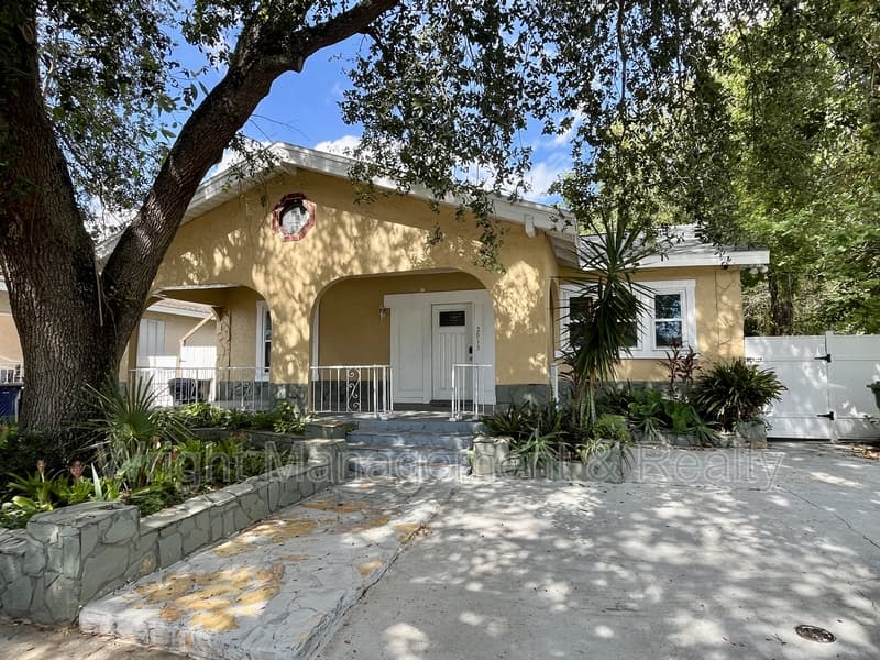 Tampa House: 2913 West Tampa Bay Boulevard