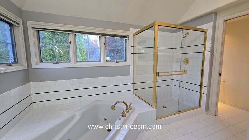 Redmond House: 16323 NE 50th Way