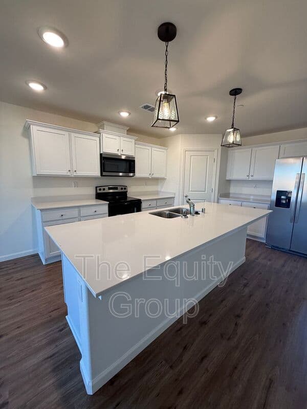 Visalia House: 30643 Marigold Road