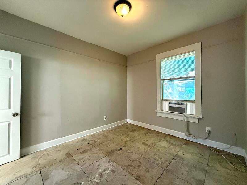 St. Petersburg House: 975 13th Avenue South