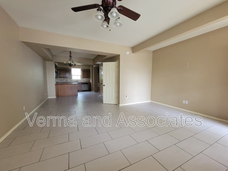 Centerton Townhome: 192 Fair St