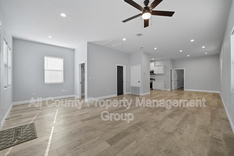 Fort Worth House: 914 East Tucker