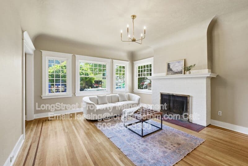 Portland House: 2249 E Burnside St