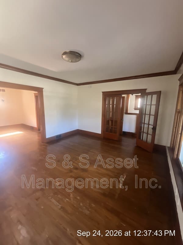 Lansing House: 1415 South Genesee Drive