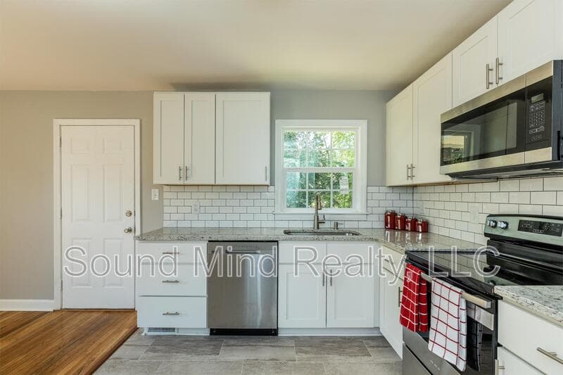 Raleigh House: 418 Lamont Street