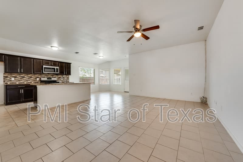 Fort Worth House: 6324 Spokane Drive