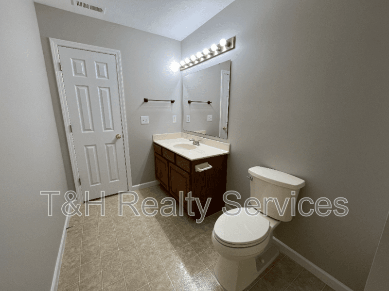 Mooresville House: 249 Pineview Drive