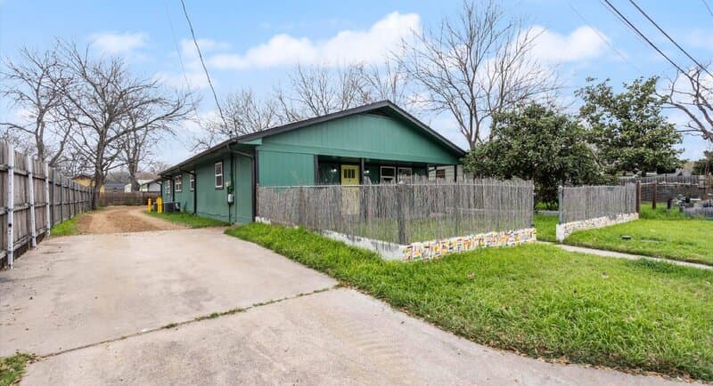 Austin Condo: 1118 Ebert Avenue