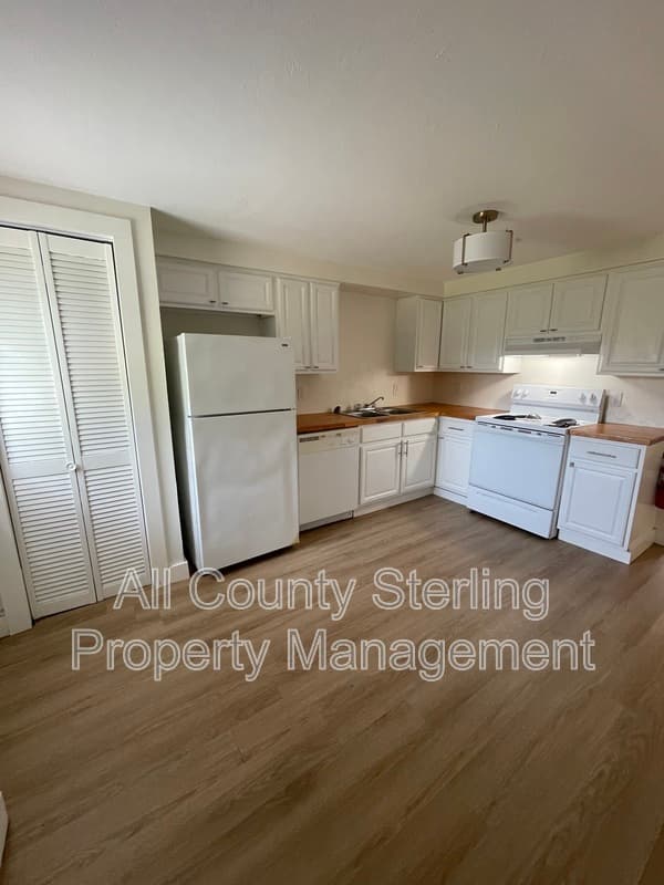 Lake City Apartment: 201 SE Beech Street
