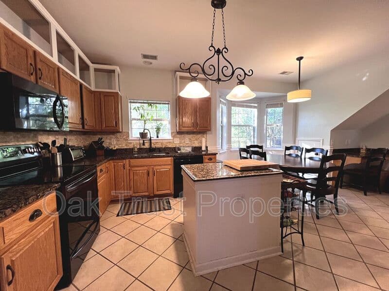 North Charleston House: 8675 Spring Chapel Ln