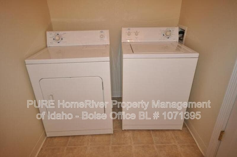 Nampa House: 1304 S Ivy St