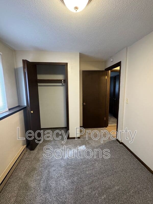Underwood House: 206 1st St