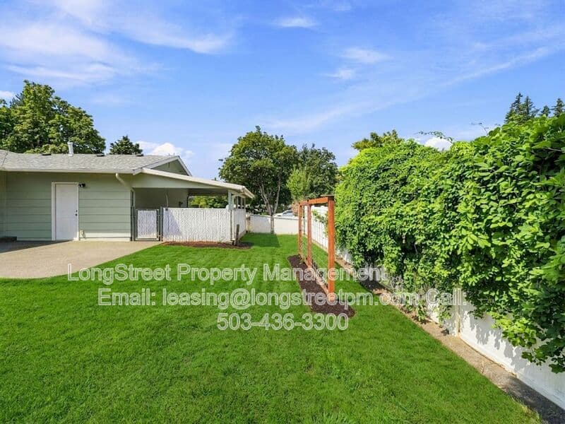 Beavercreek House: 22032 S Dans Ave