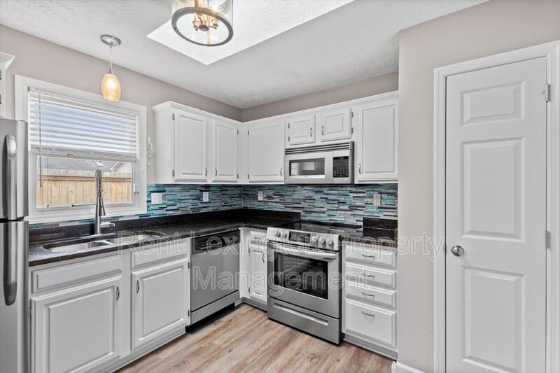 Lexington House: 3534 Cave Hill Place