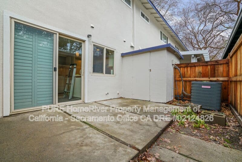 Sacramento House: 8811 Salmon Falls Dr.