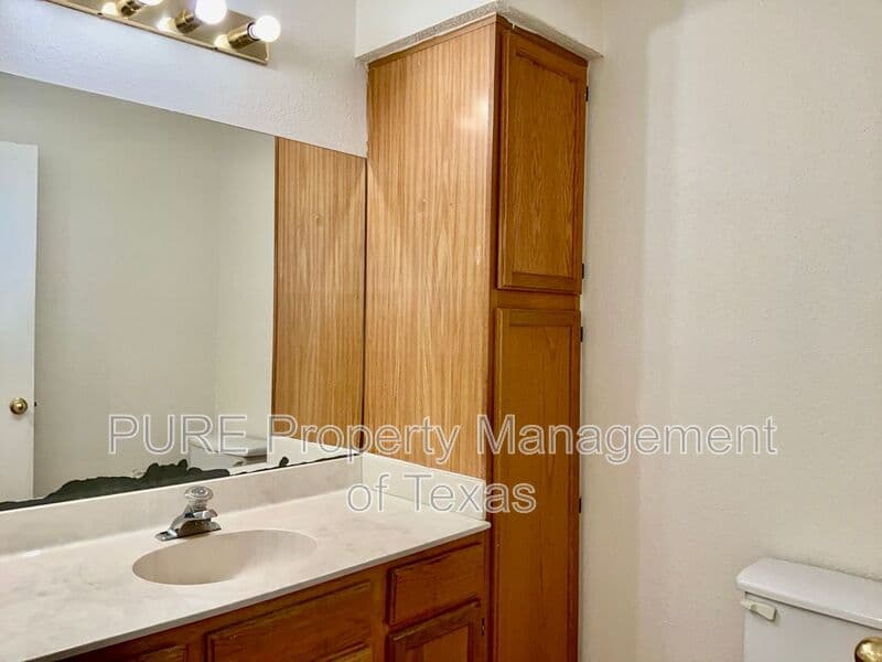 Austin Condo: 12120 Thompkins Dr.