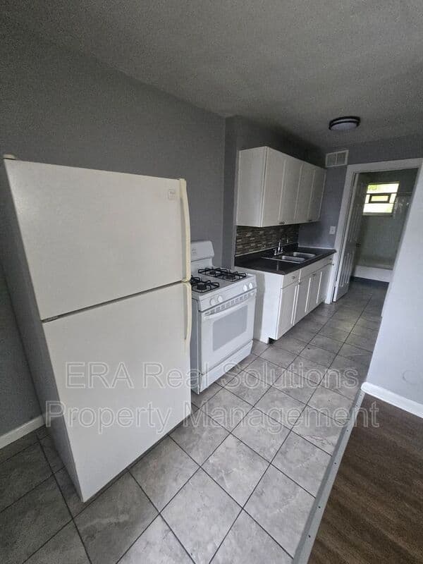 Columbus Condo: 2958 Sullivant ave