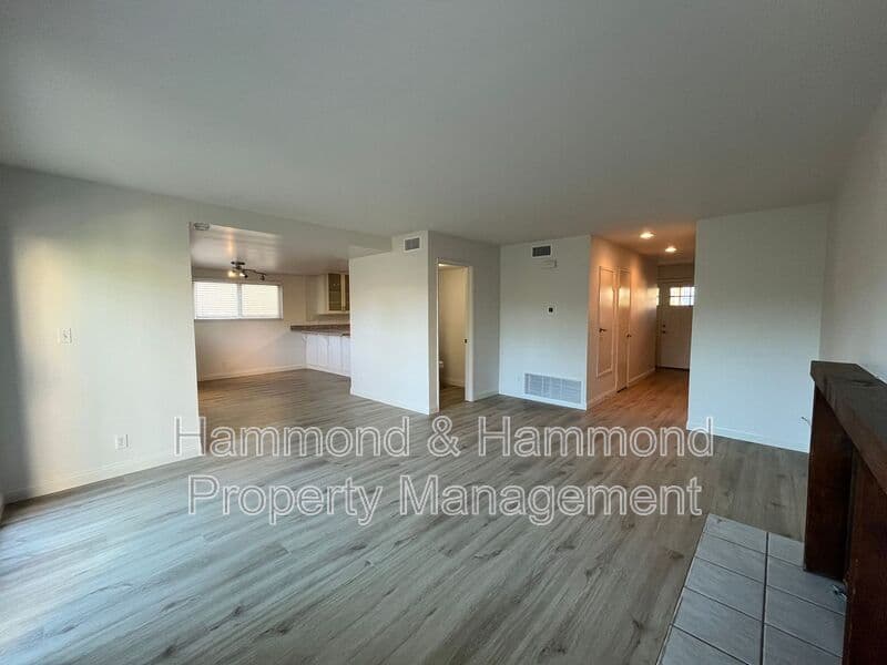Thousand Oaks House: 832 Masterson Dr