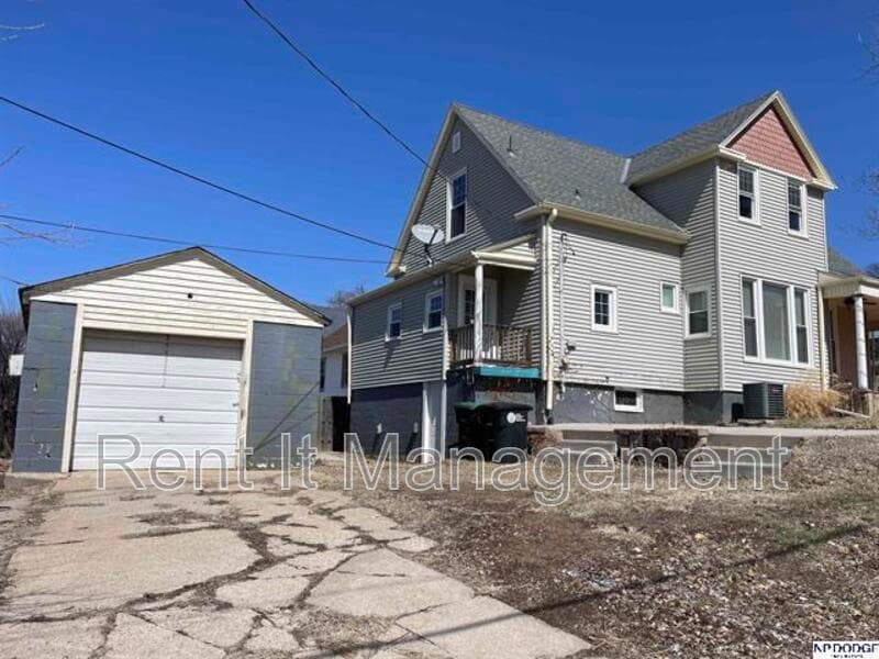Omaha House: 2154 S 35 Street