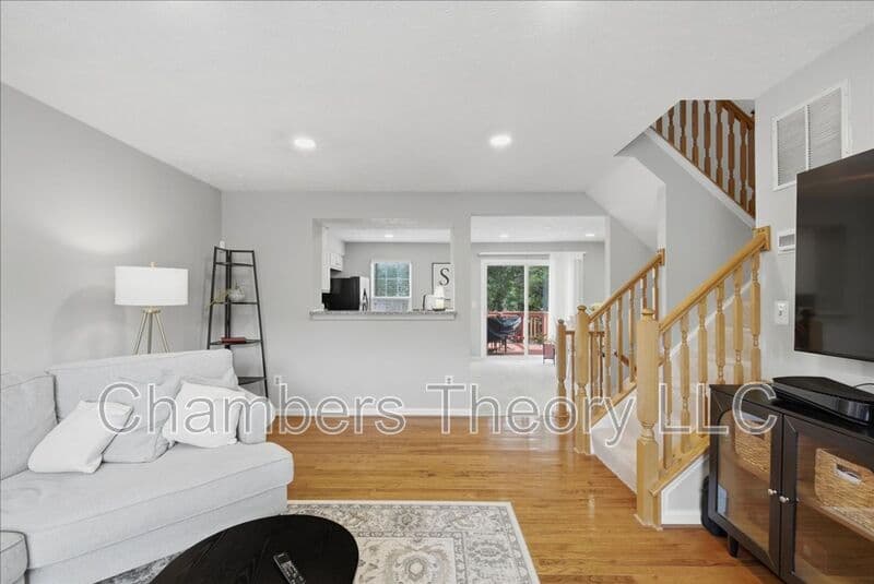 Ashburn House: 44046 Choptank Ter