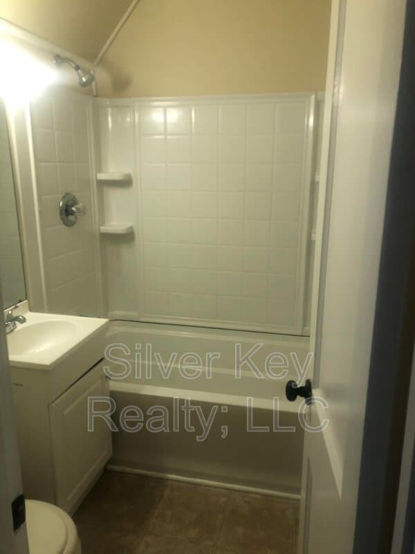 Athens Condo: 505 Guille Street