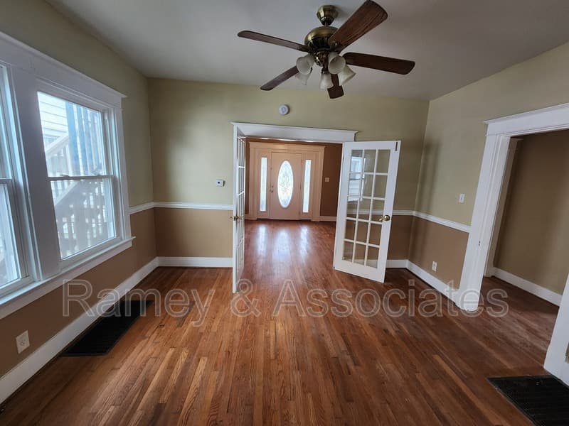 Louisville House: 3635 Taylor Blvd