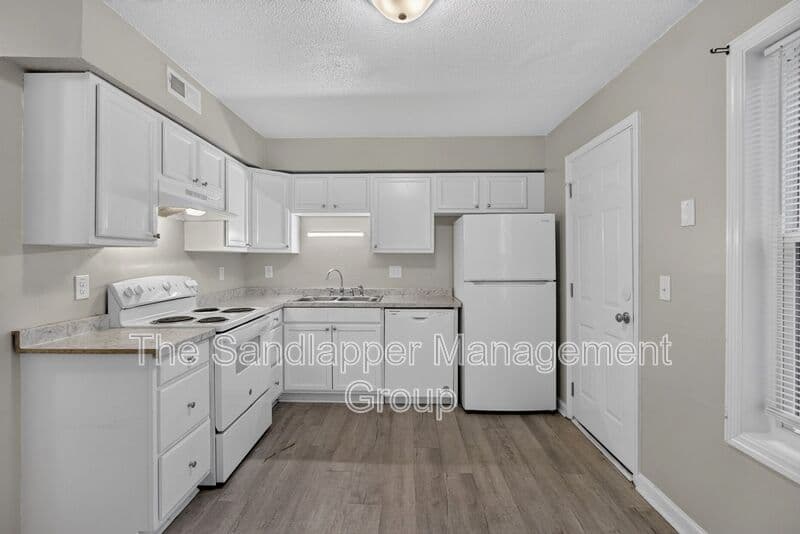Summerville Townhome: 126 Langley Drive