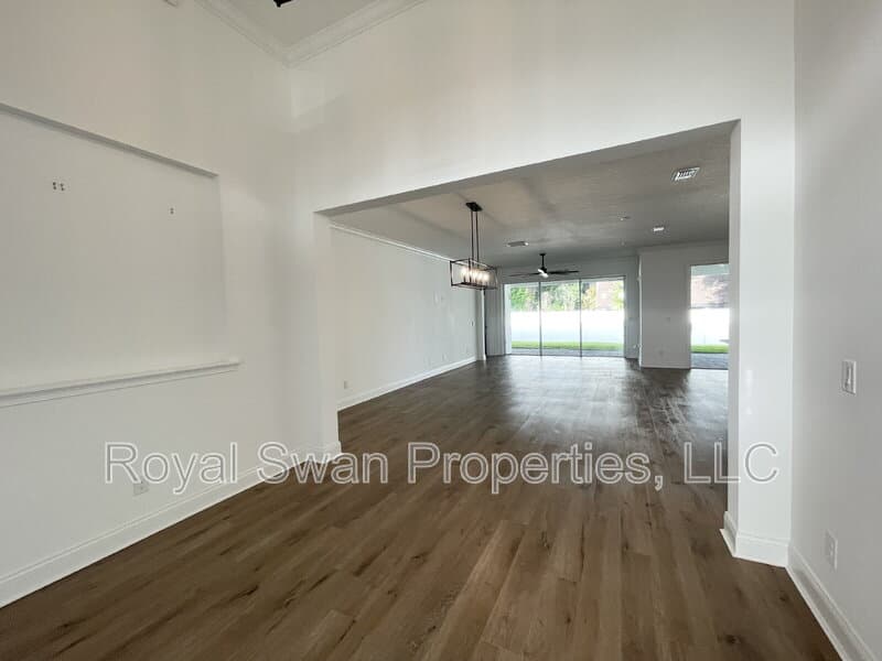 Lakeland House: 929 Clearview Avenue