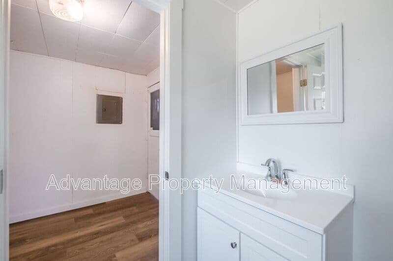 Albany House: 1915 5th Ave SE