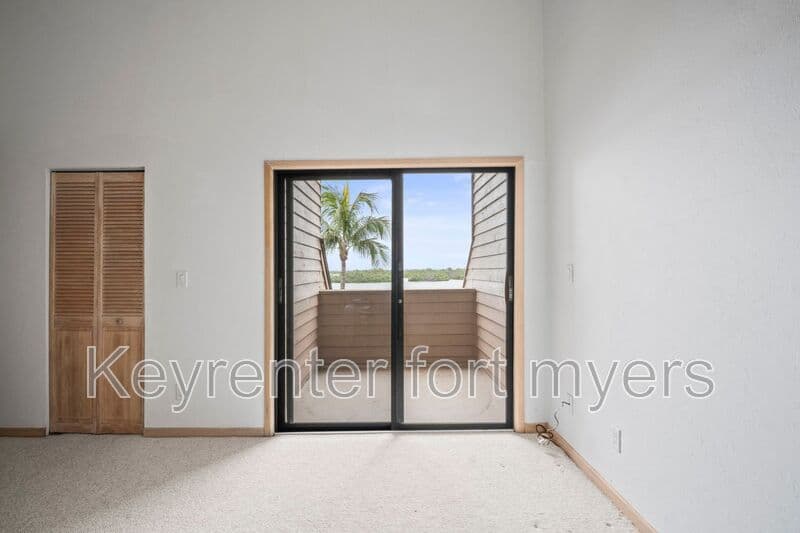 Fort Myers Beach House: 894 Buttonwood Dr