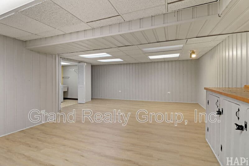 Vernon Hills House: 507 Exeter Place