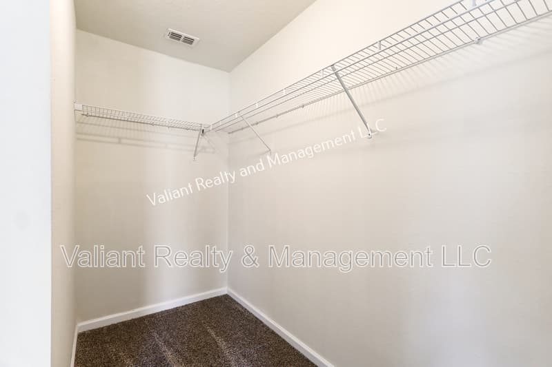 Jacksonville House: 2114 Tyson Lake Drive