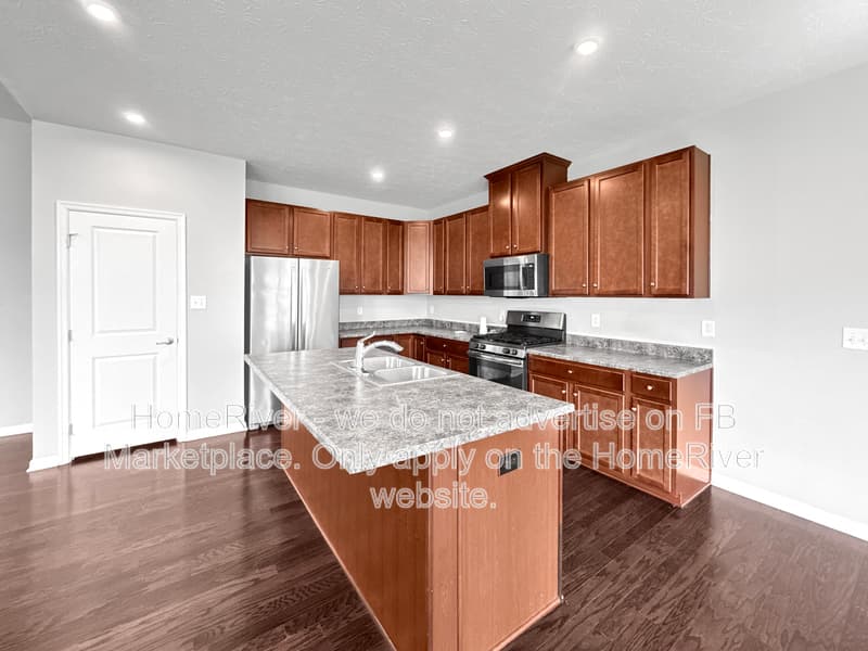 Brownsburg House: 10439 Long Branch Dr