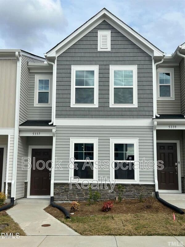 Raleigh House: 5337 Arkose Drive