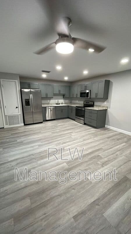 Tavares House: 216 E Alfred St