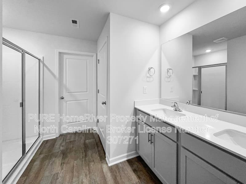 Winston Salem House: 4704 Mount Hope Dr
