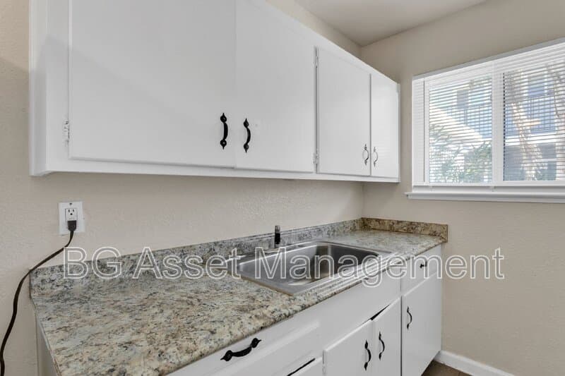 Sacramento Condo: 714 Darina Avenue