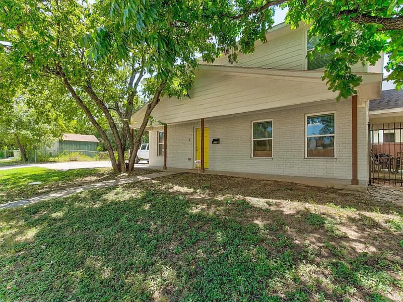 Fort Worth House: 2313 West Devitt Street