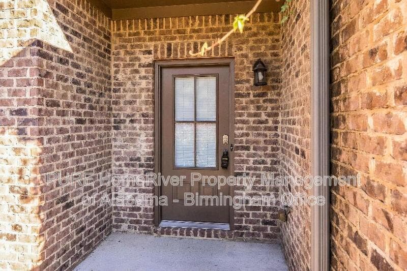 Gardendale House: 4257 Lochshire Lane