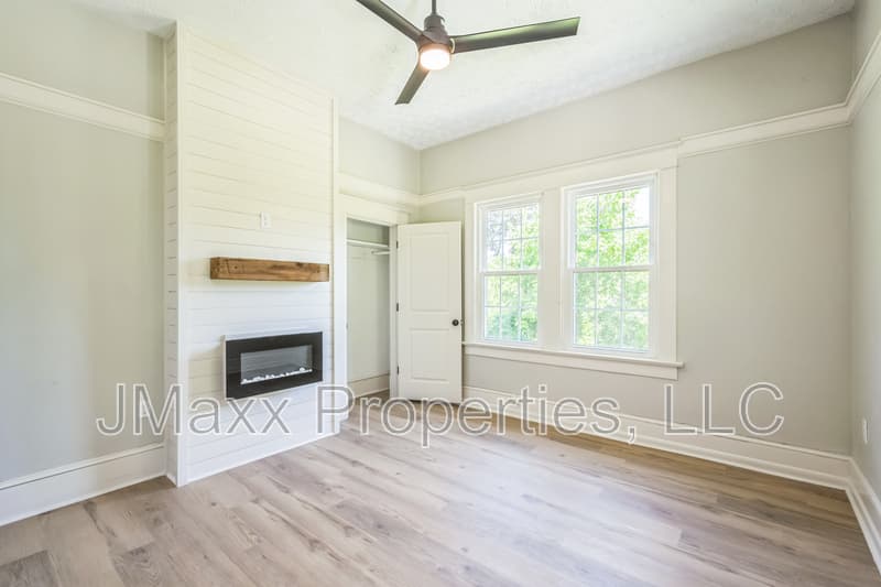 Atlanta House: 1838 Moore St NW