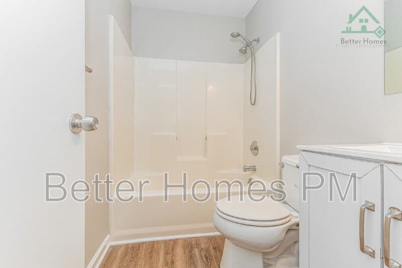 Fayetteville House: 7312 Pebblebrook Dr