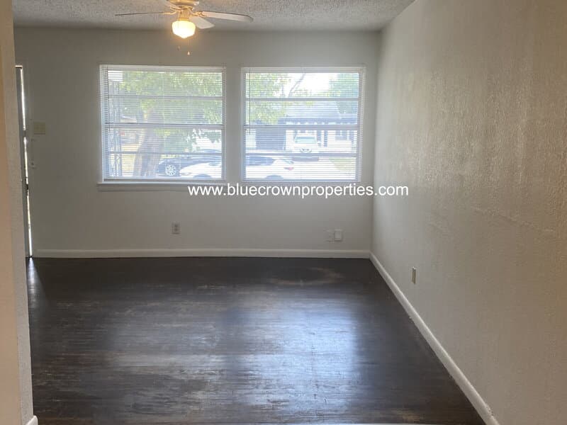 Mesquite House: 1701 Longview St